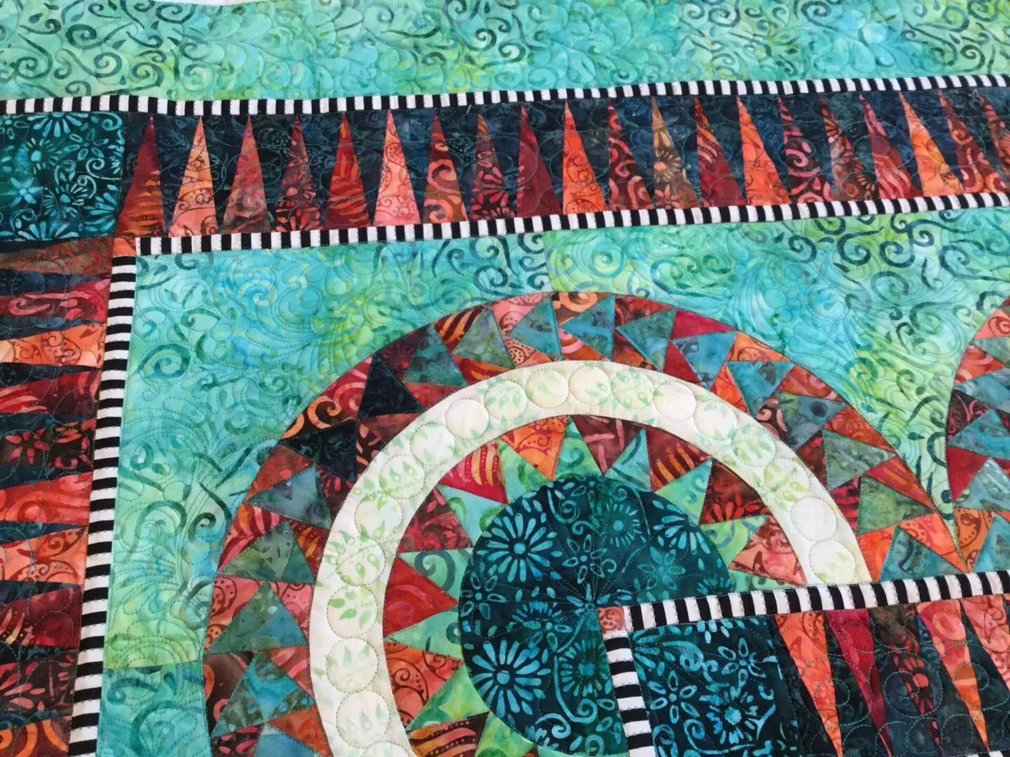 A close up of the quilt with a circle in it