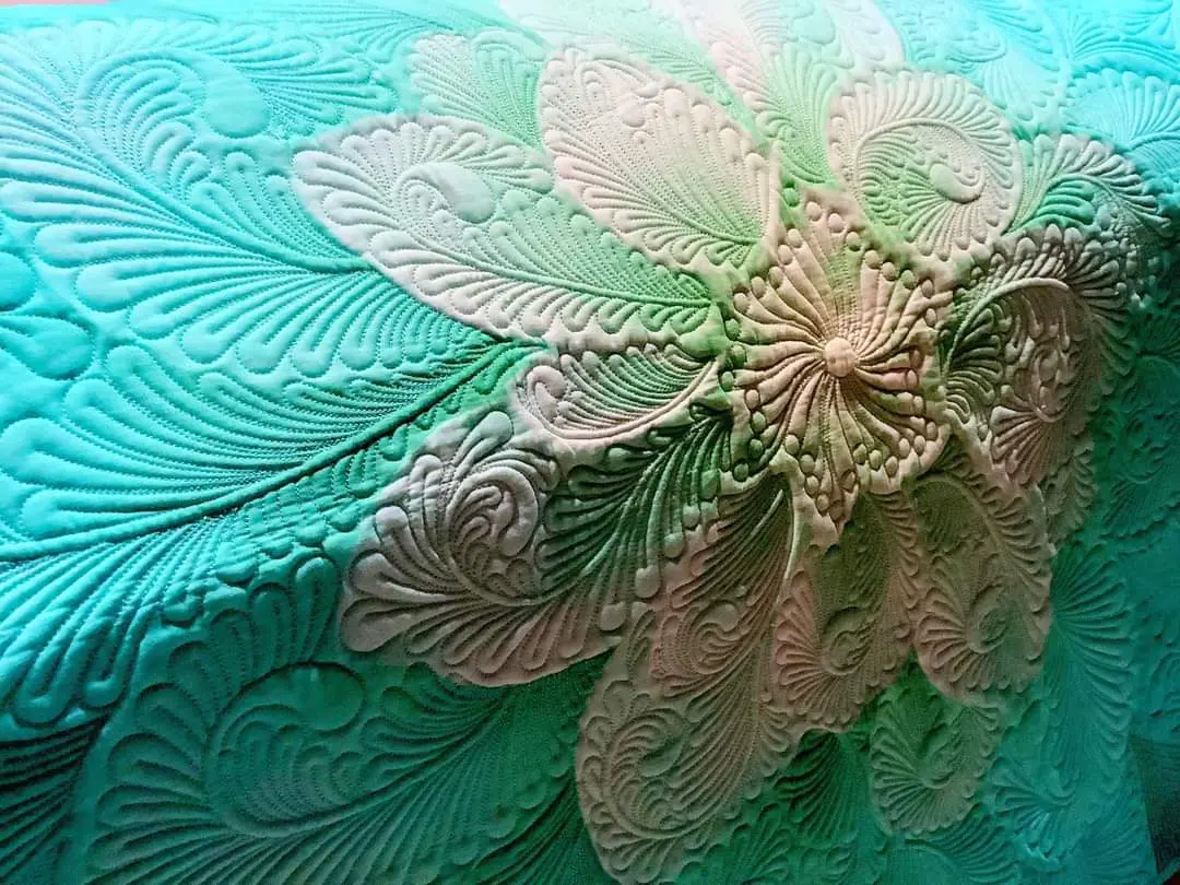 A close up of the leaves on a green and white background