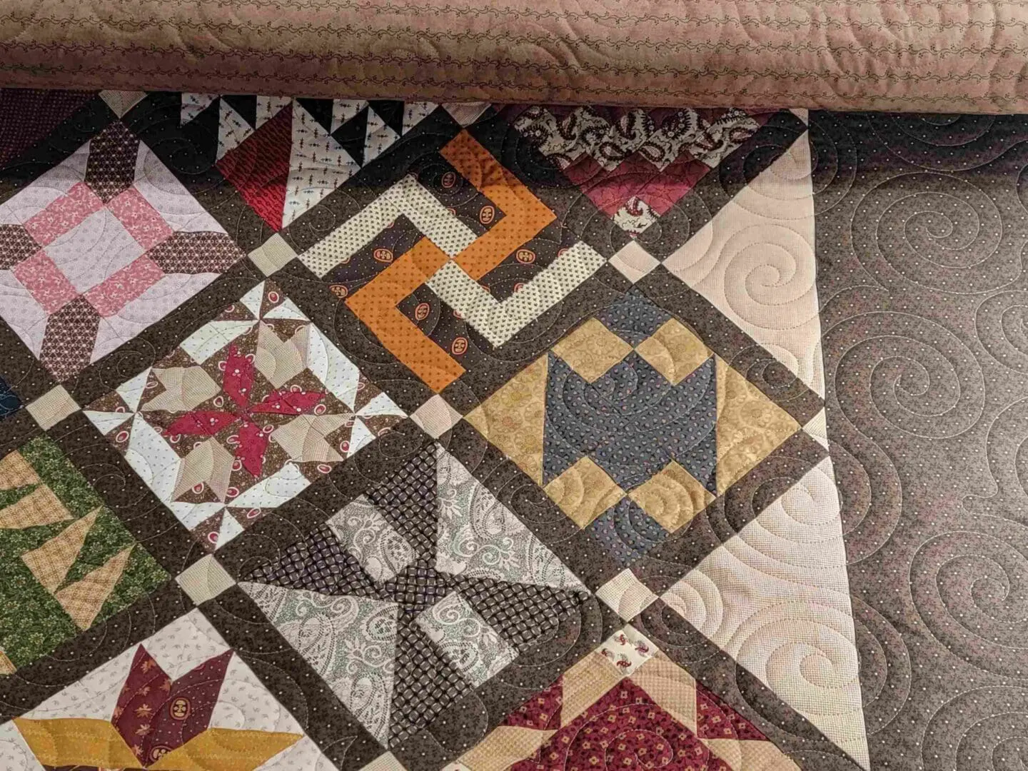 A close up of the quilt on the floor