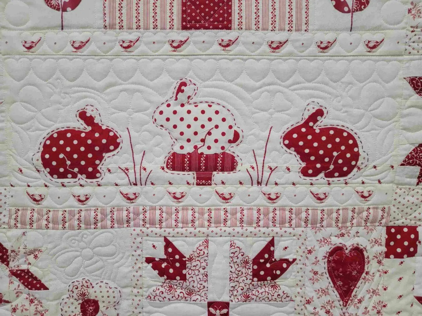 A close up of the red and white quilt